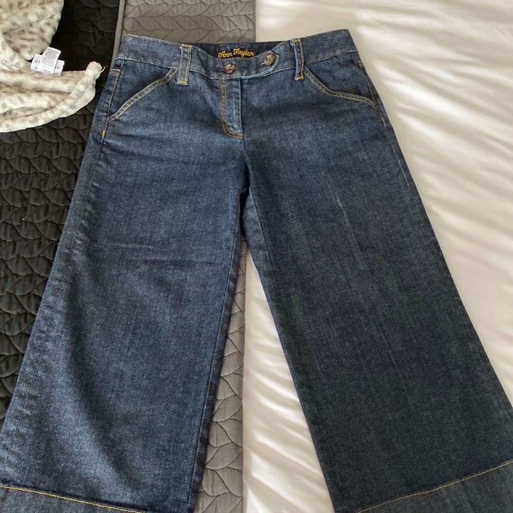 Cropped wide leg jeans. Size 4